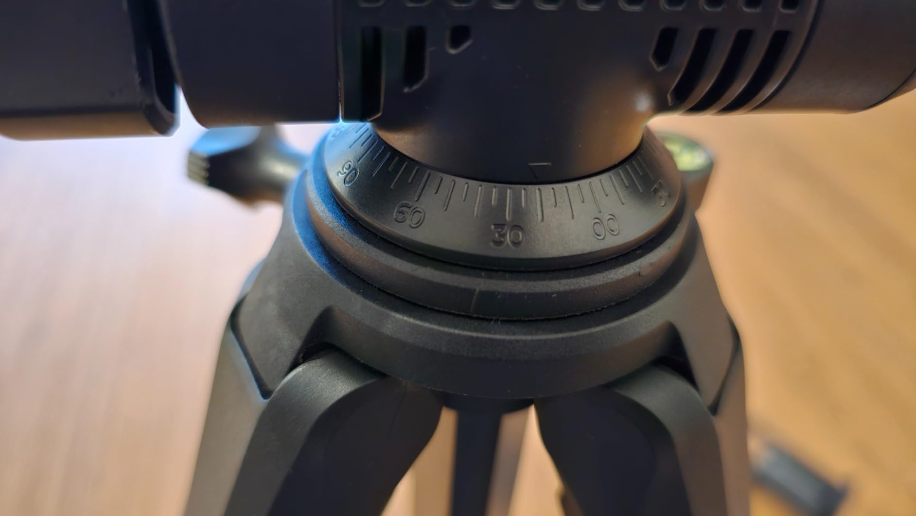 Als eenvoudig statief is het een prima koopje voor de prijs! Maar het is natuurlijk geen professioneel statief.